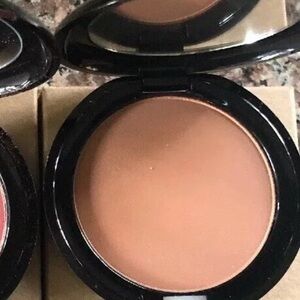 Stila custom color blush/ bronzer
